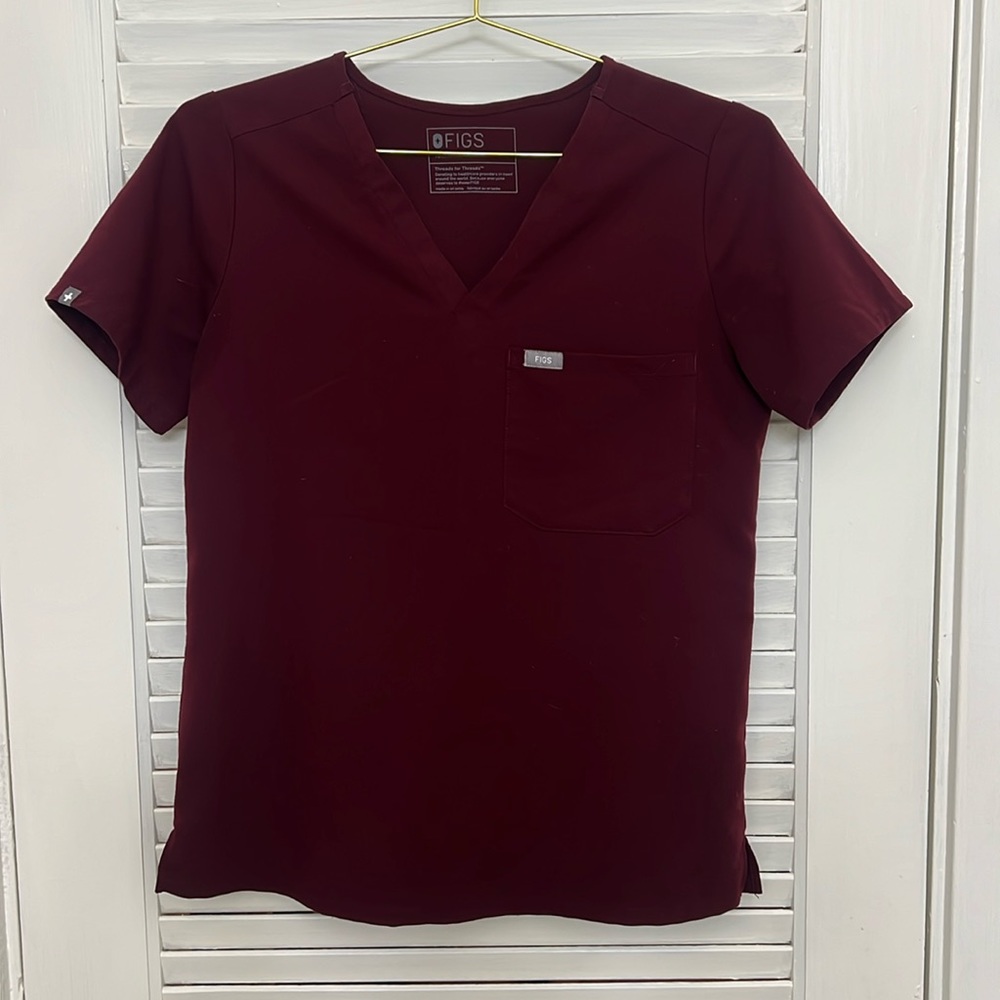 Figs small one pocket scrub top-maroon